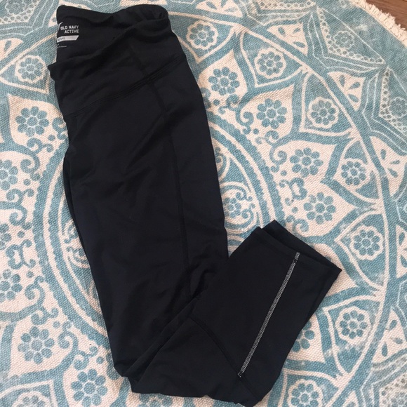 🚫SOLD🚫Old navy workout Capri pants - Picture 2 of 3